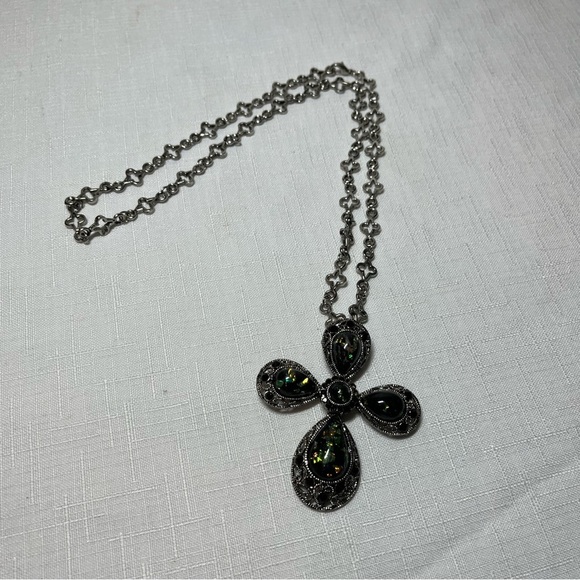 Vintage cross necklace - Picture 2 of 7